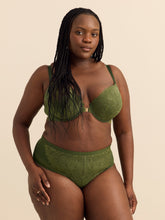 Padded Plunge Bra with Magnetic Front Closure - Déesse Collection