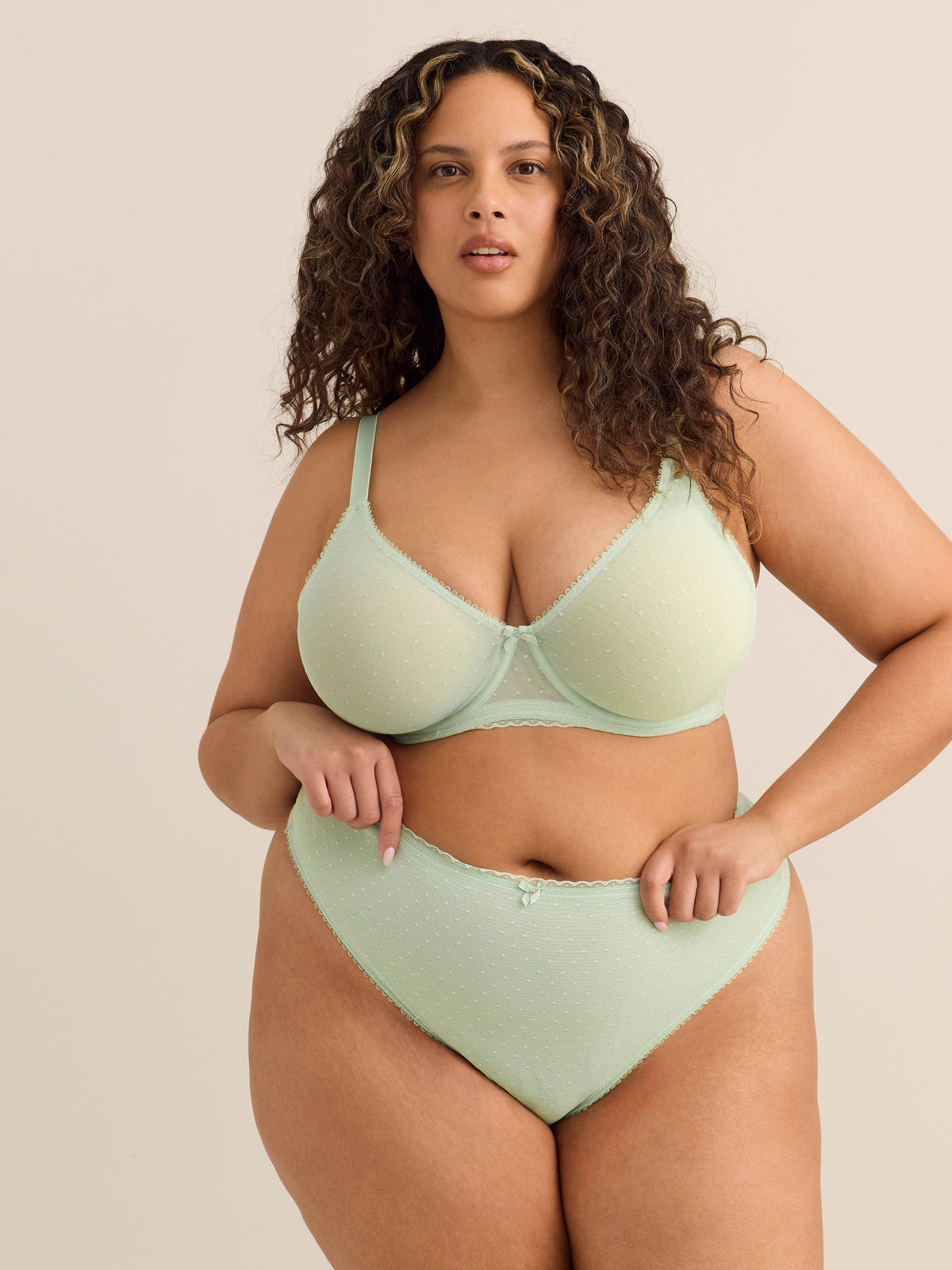 Underwire Dotted Mesh Unlined Bra with Lace - Déesse Collection