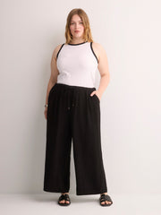 Fitted Halter-Neck Rib Knit Tank Top with Contrast Binding