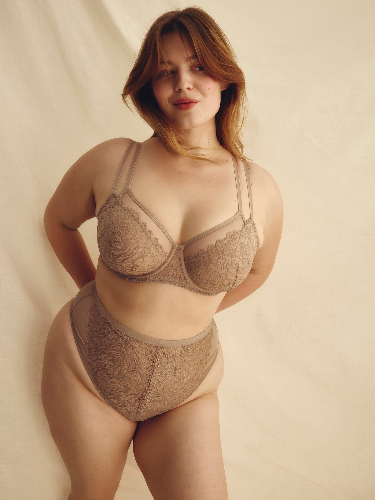 Solid Mesh Thong with Lace - Déesse Collection