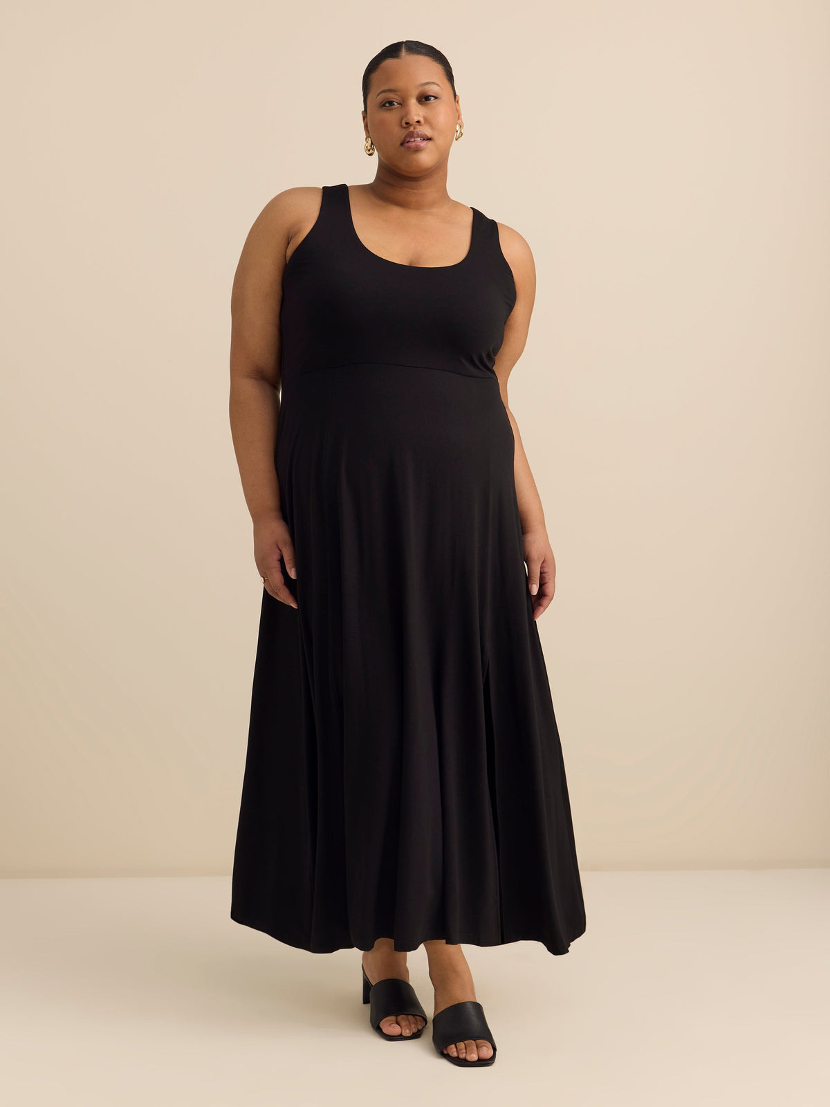 Responsible, Scoop Neck Sleeveless Dress with Slit