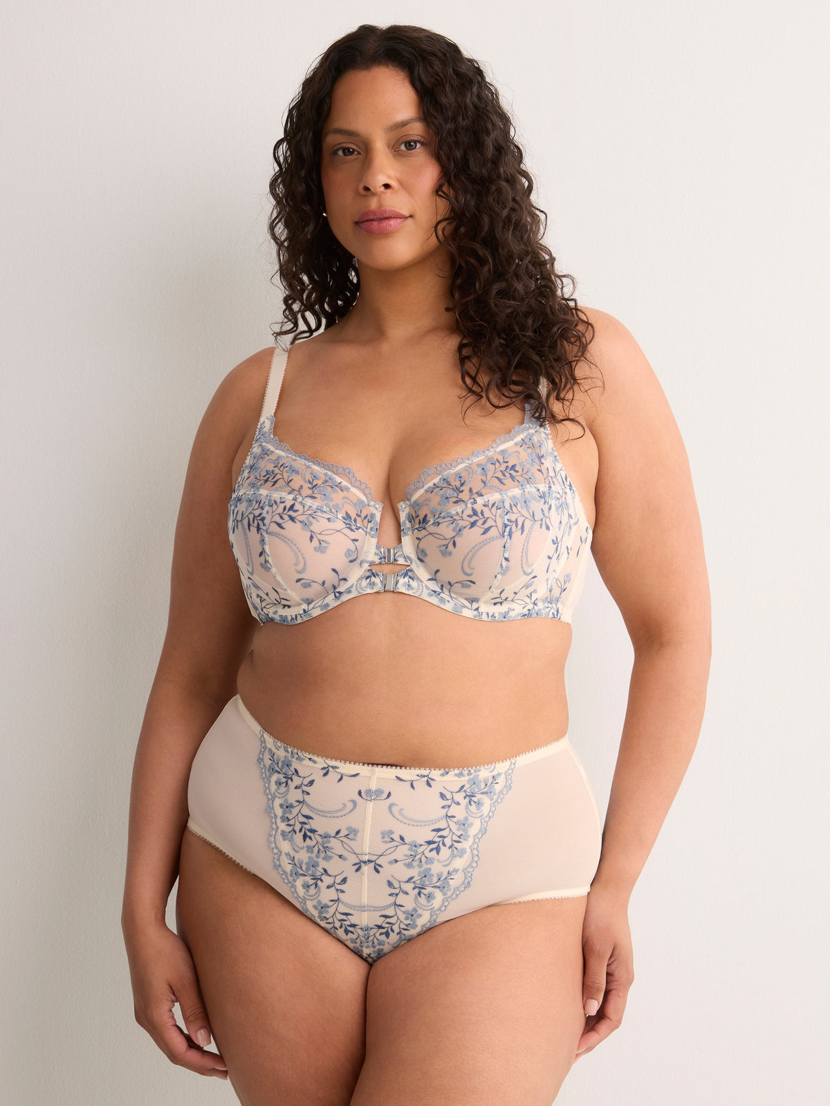 Unlined Underwire Magnetic Front-Closure Lace Bra - Déesse Collection